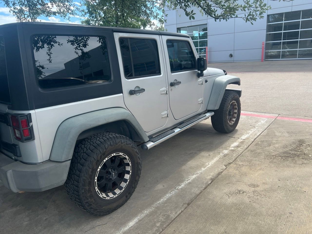 Used 2011 Jeep Wrangler Unlimited Sport w/ Mopar Chrome Edition Group AWD/4WD image 4
