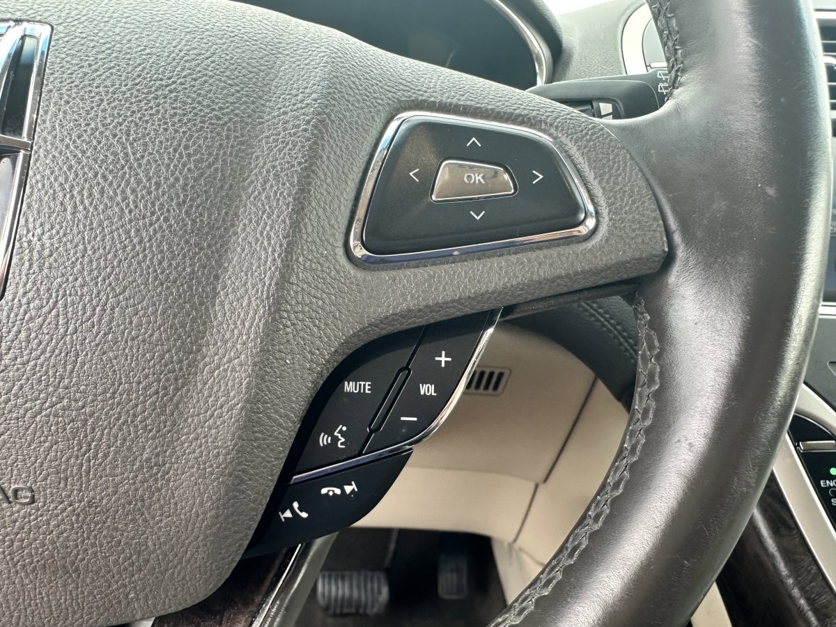 Used 2016 Lincoln MKX Reserve w/ Luxury Package FWD image 36