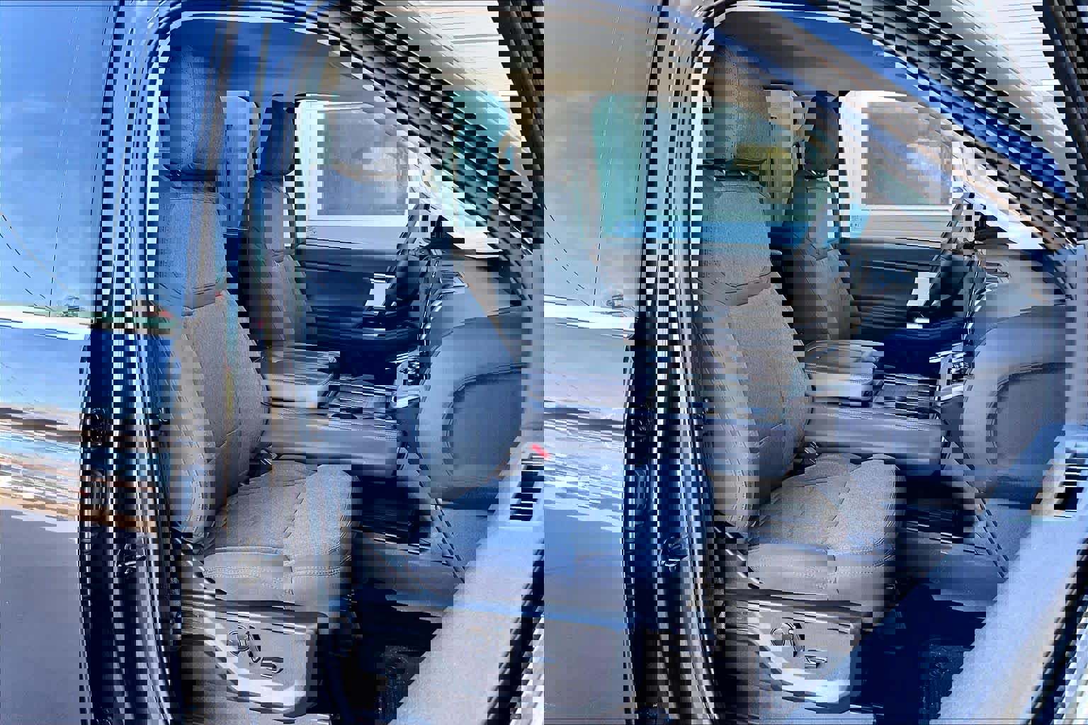 Used 2025 Ford Expedition Active image 9