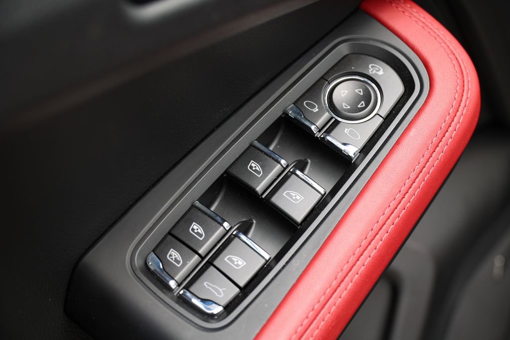 Certified 2026 Porsche Macan AWD/4WD image 16
