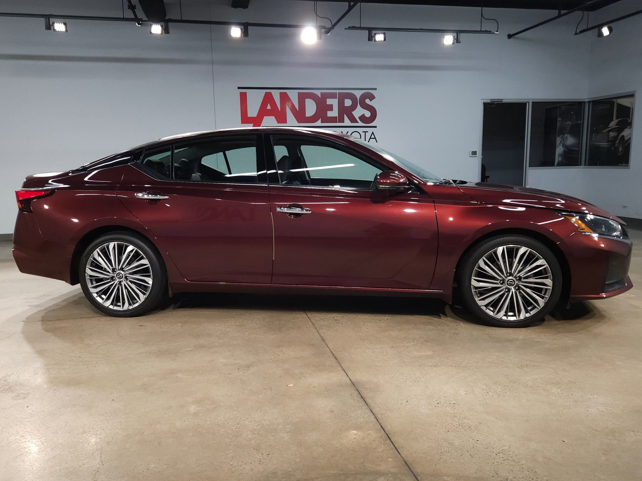 Used 2023 Nissan Altima 2.5 SL image 8