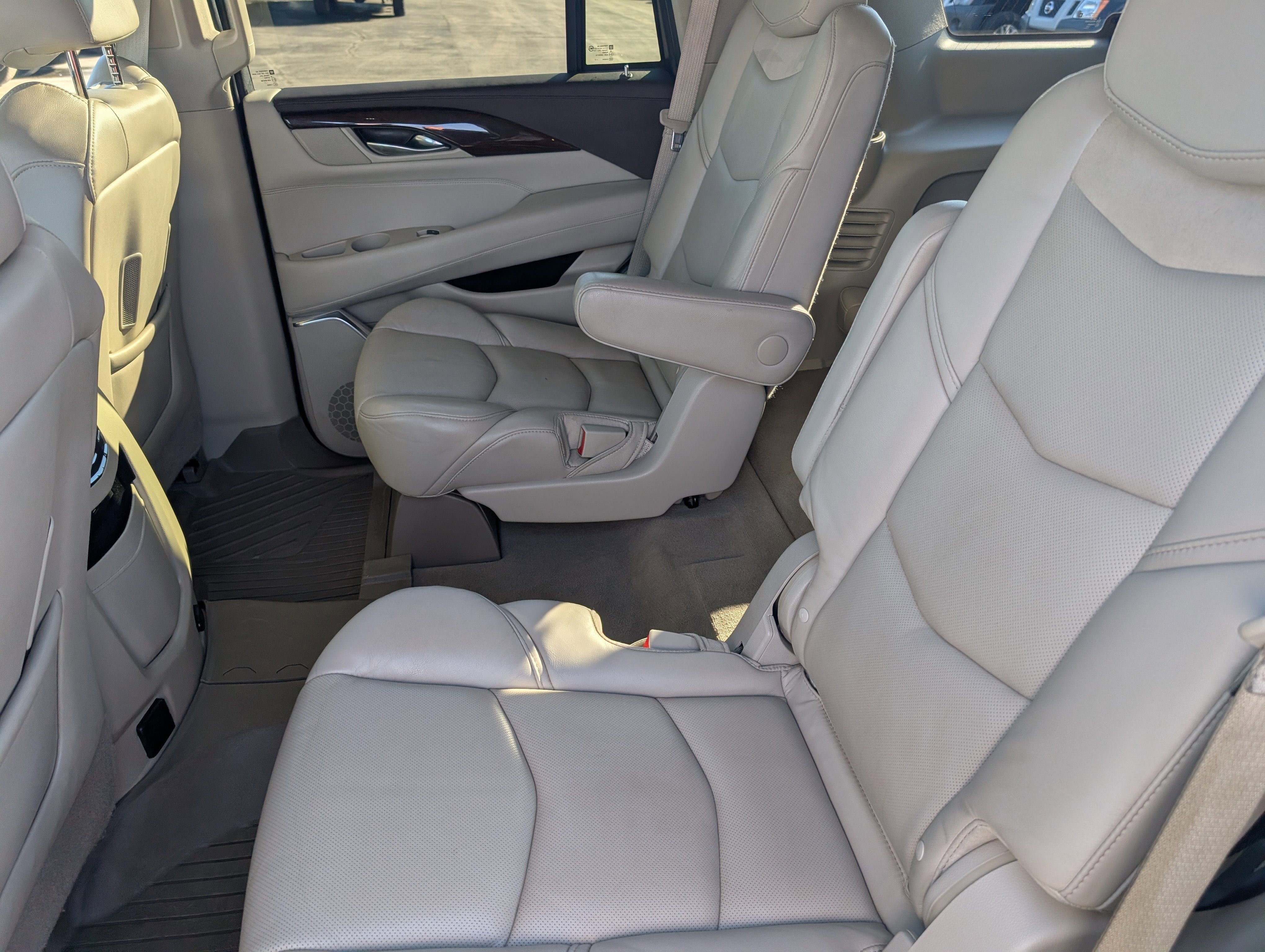 Used 2017 Cadillac Escalade Premium Luxury image 28