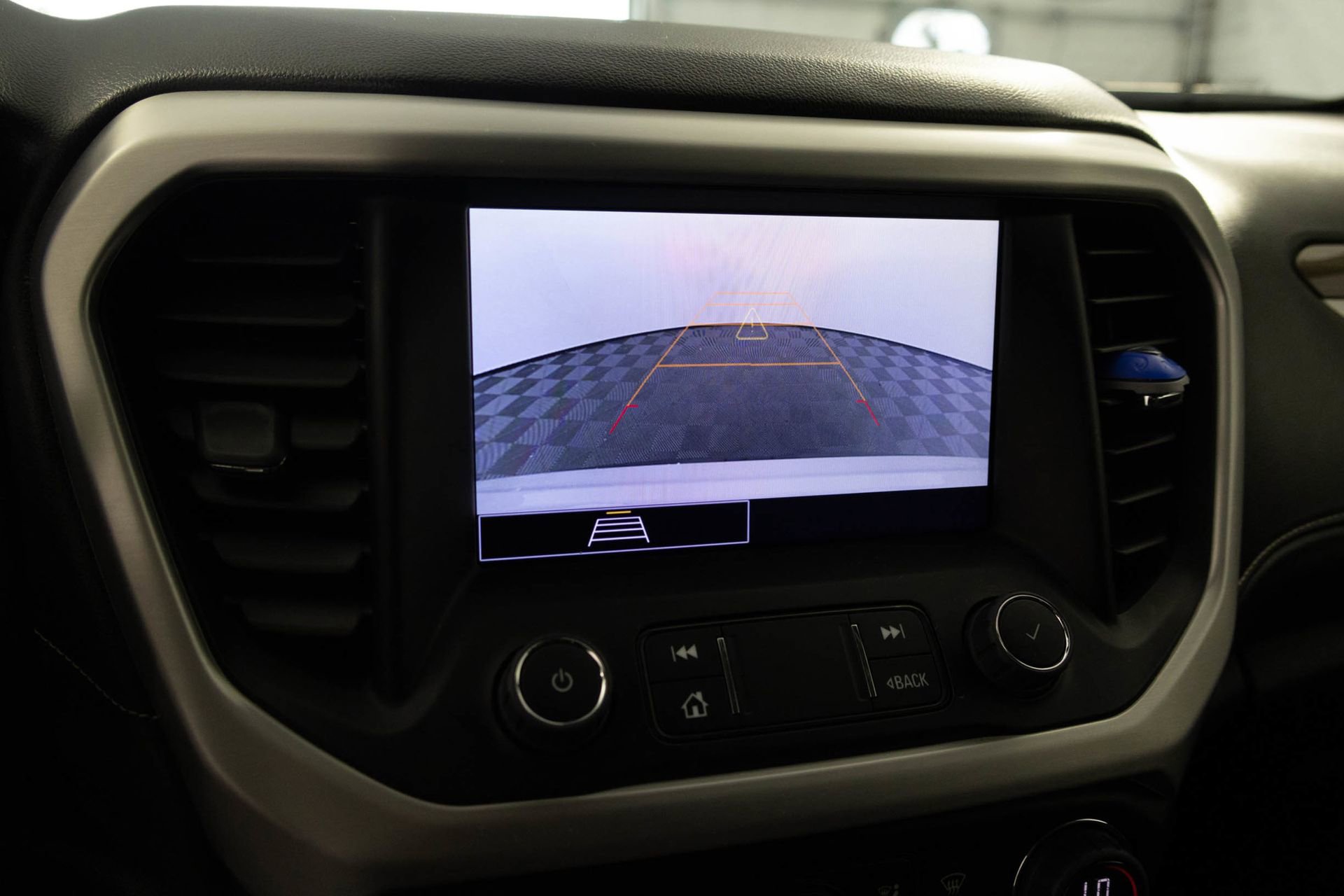 Certified 2023 GMC Acadia SLE w/ Driver Convenience Package image 6