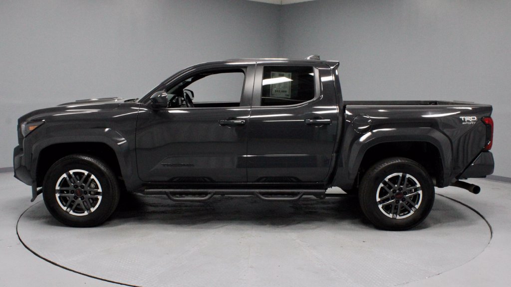 Used 2025 Toyota Tacoma TRD Sport AWD/4WD image 8