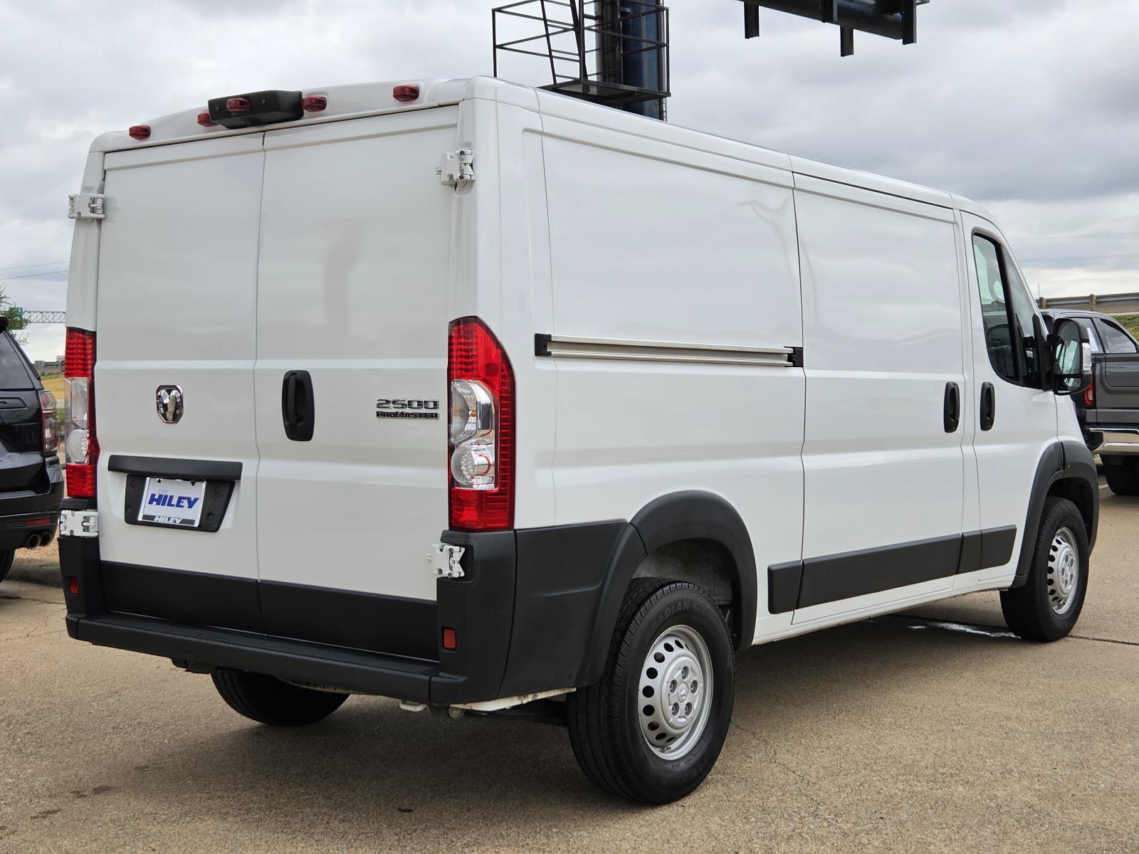 Used 2025 RAM ProMaster 2500 w/ Convenience Group FWD image 4