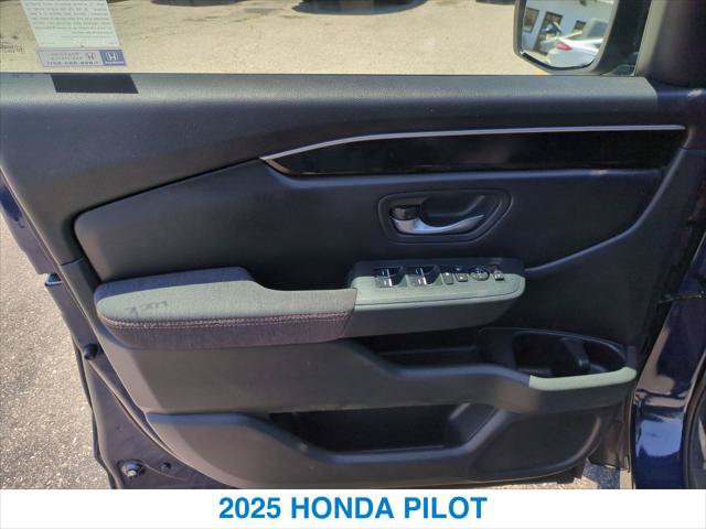 Certified 2025 Honda Pilot Sport image 12