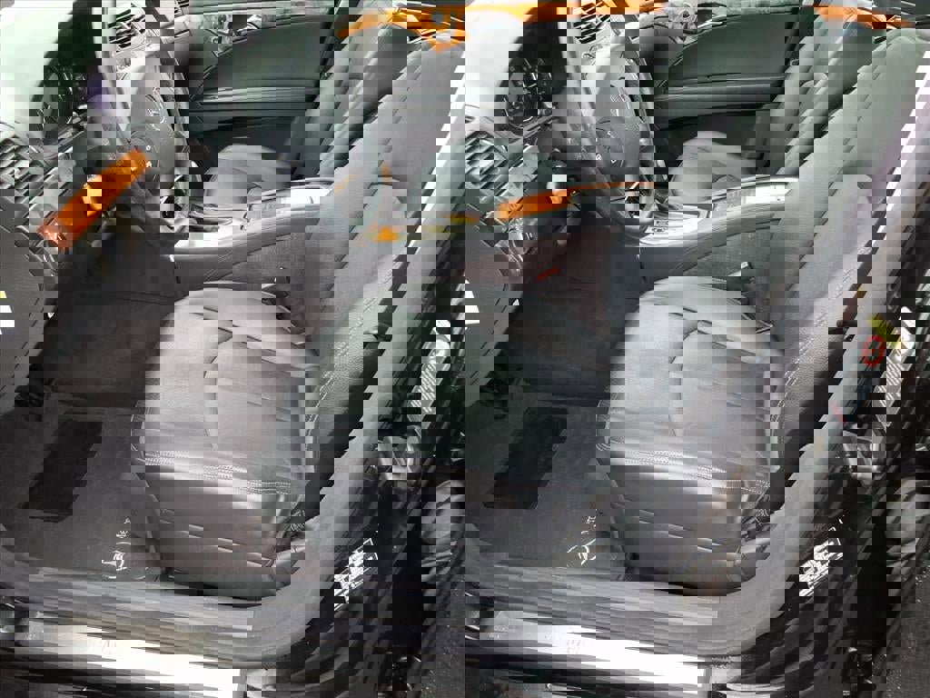 Used 2005 Mercedes-Benz E 320 4MATIC Sedan image 13