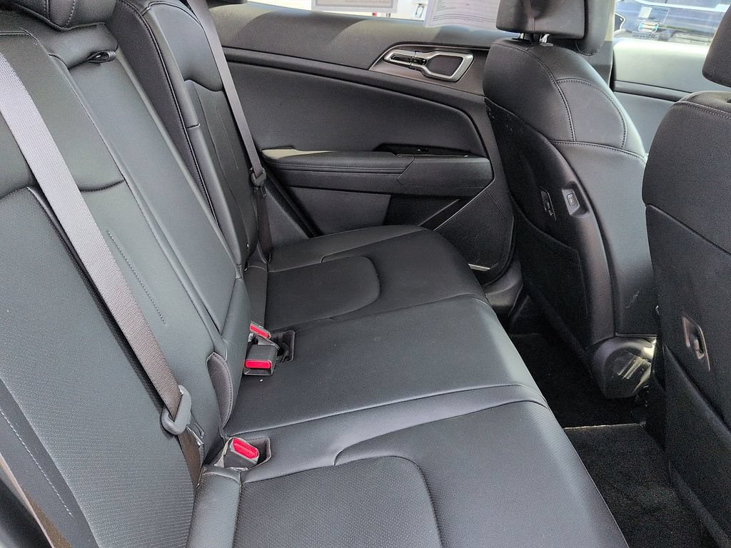 Used 2023 Kia Sportage EX AWD/4WD image 8