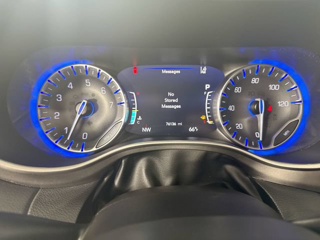 Used 2023 Chrysler Pacifica Touring-L FWD image 16