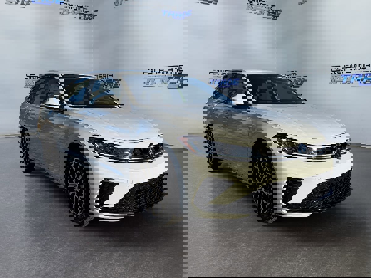 Used 2025 Volkswagen Jetta Sport image 3