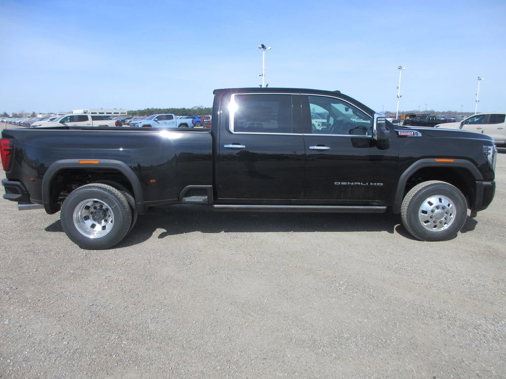 New 2026 GMC Sierra 3500 Denali w/ Denali Reserve Package image 3