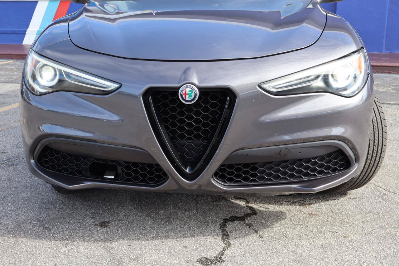 Used 2018 Alfa Romeo Stelvio AWD image 41