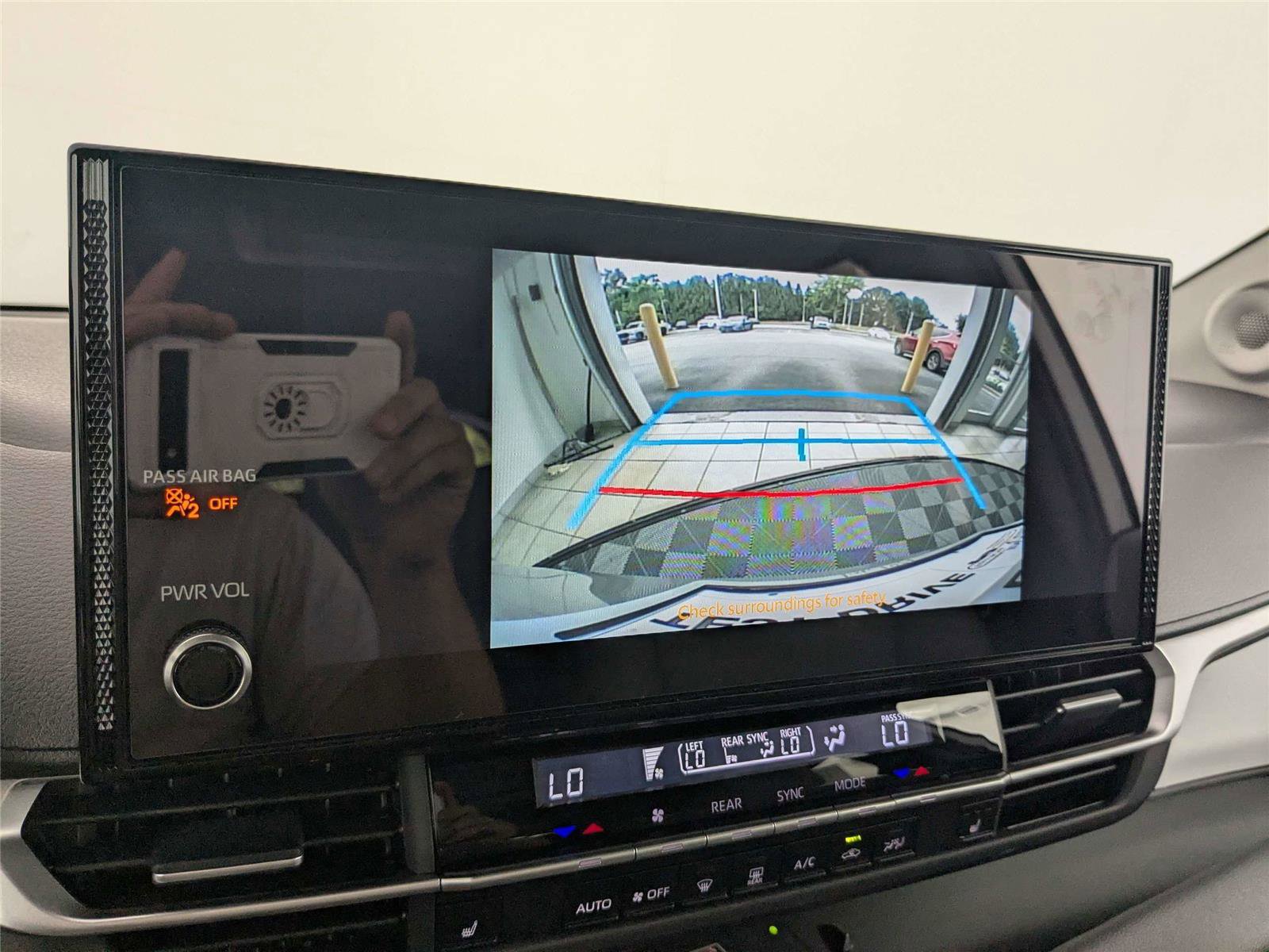 Used 2025 Toyota Sienna XLE w/ XLE Plus Package FWD image 21