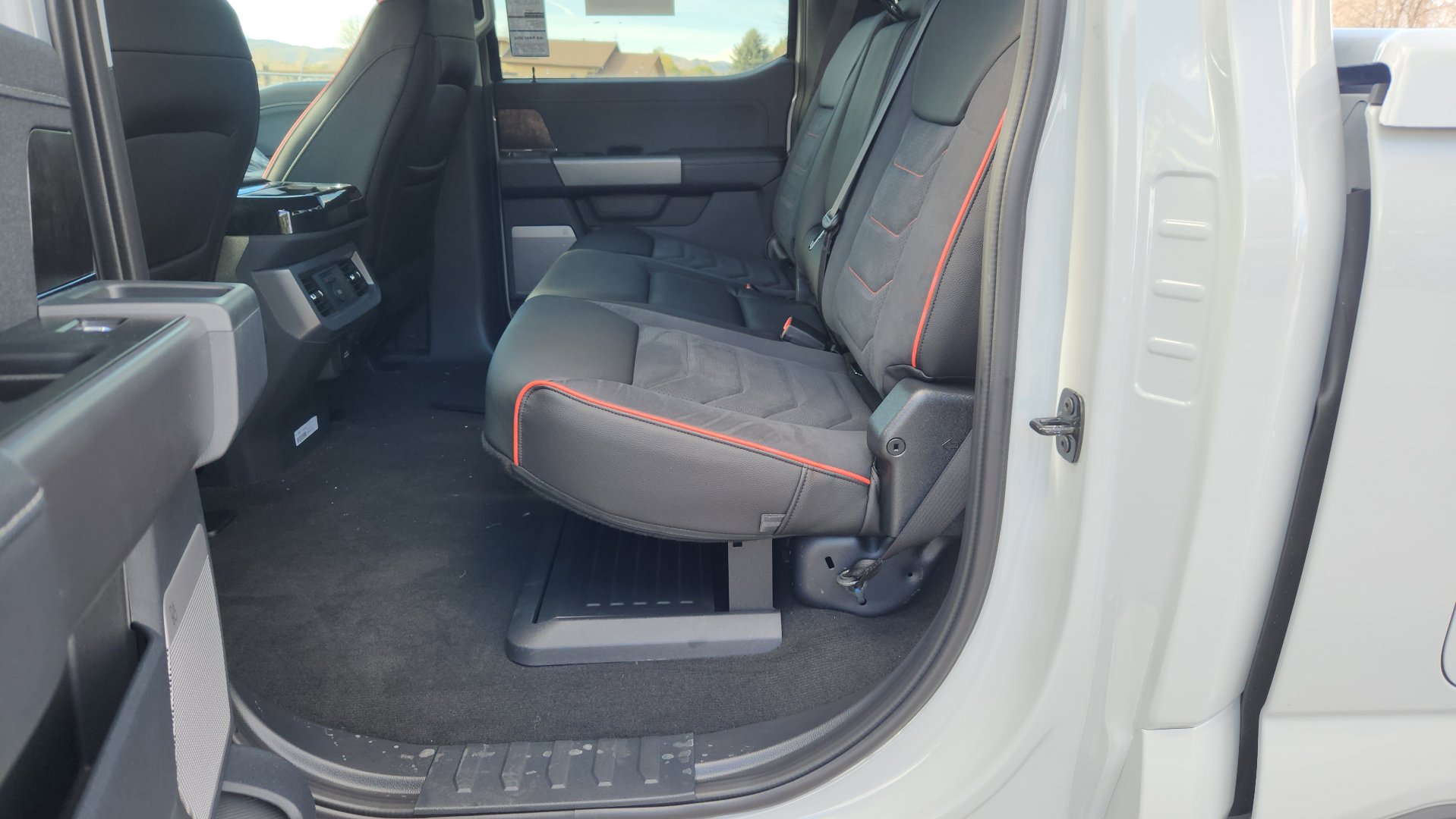 New 2026 Ford F250 Lariat w/ Black Appearance Package image 25