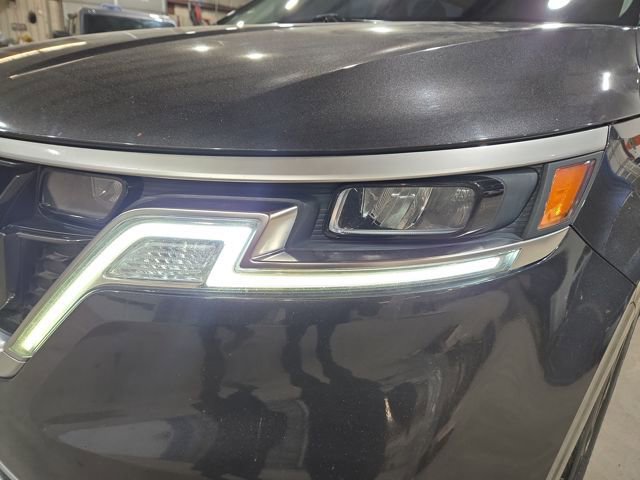 Used 2022 Kia Carnival EX image 6