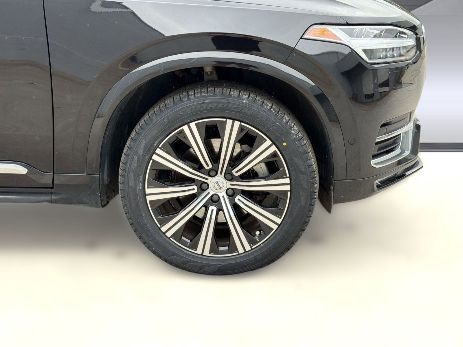 Certified 2023 Volvo XC90 B6 Plus w/ Protection Package Premier AWD/4WD image 12