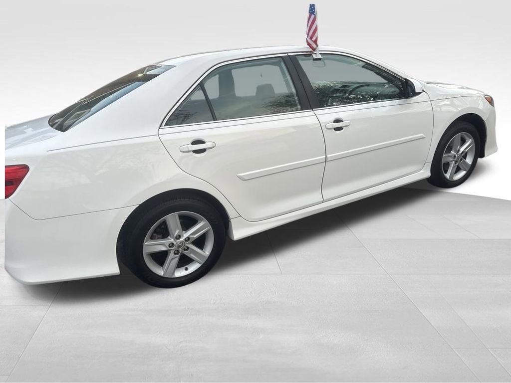 Used 2014 Toyota Camry SE image 22