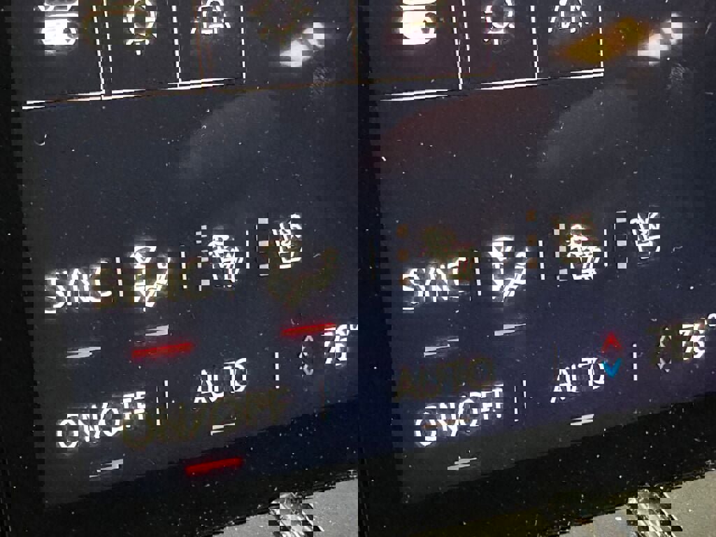 Used 2025 GMC Acadia Denali w/ Super Cruise Package image 16