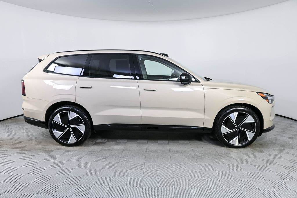 Certified 2025 Volvo EX90 Ultra AWD/4WD image 28