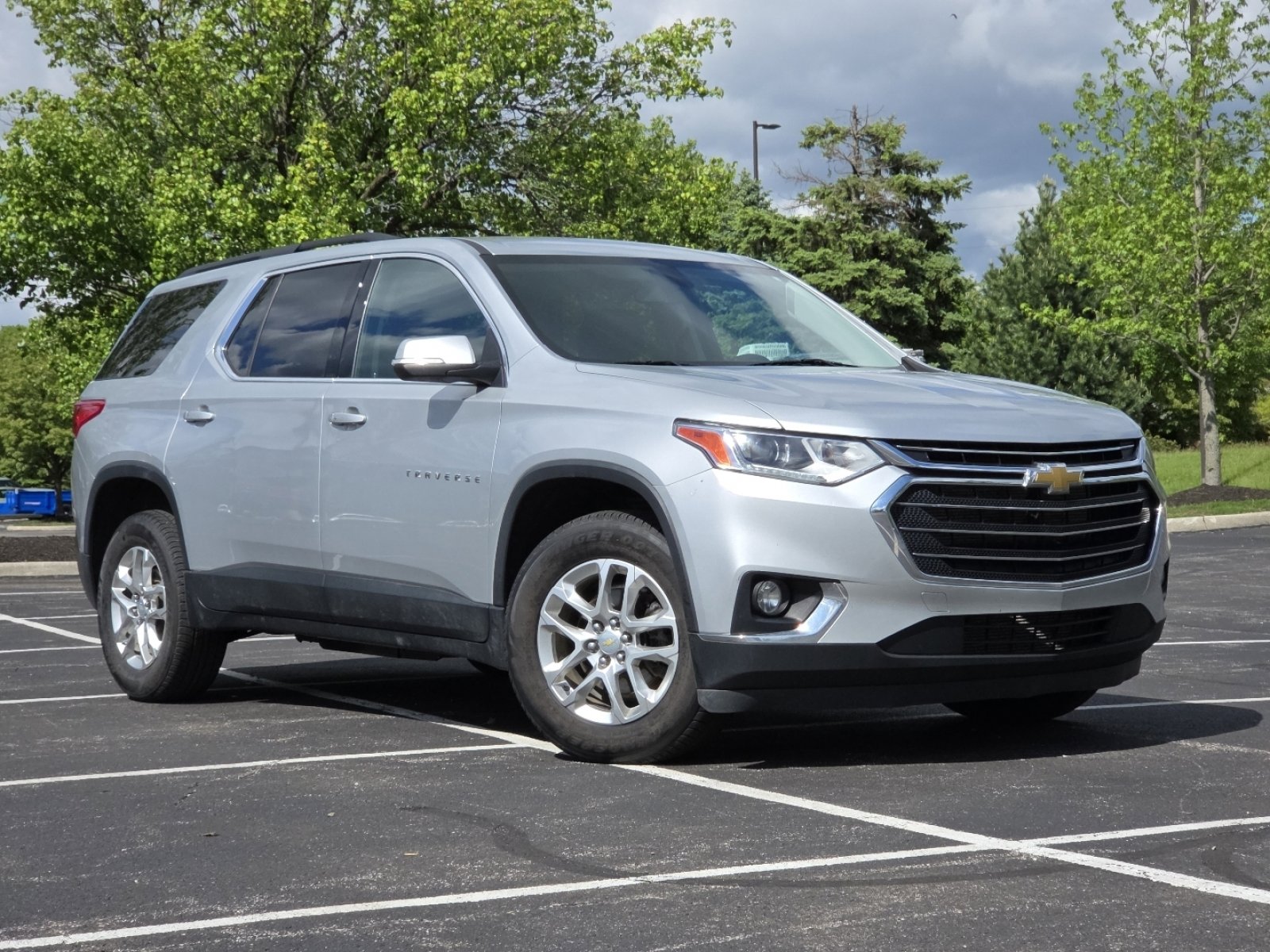 Used 2021 Chevrolet Traverse LT FWD video 2