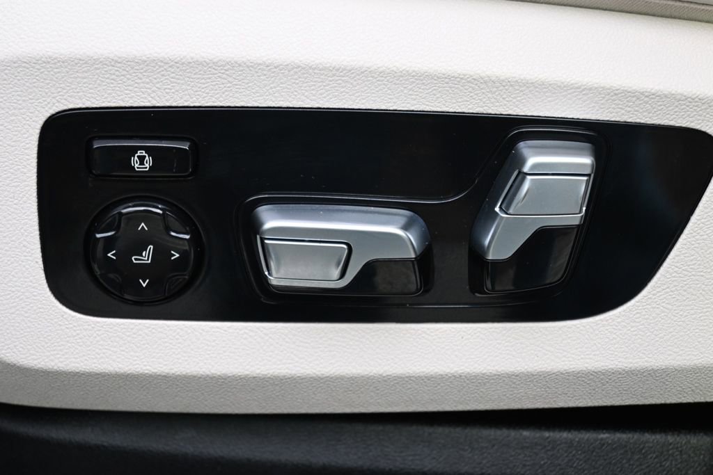 Used 2021 BMW X7 xDrive40i w/ Premium Package image 14
