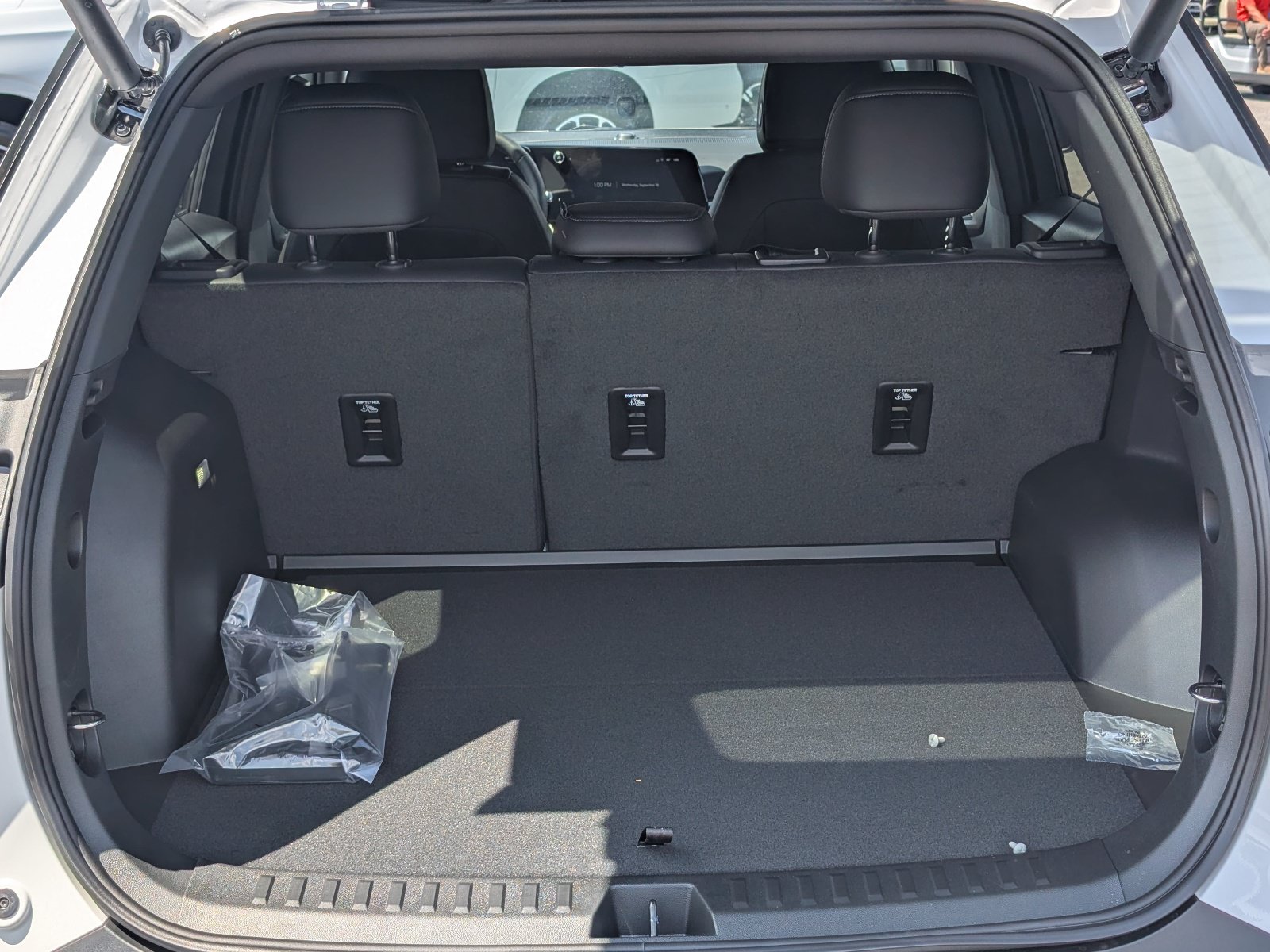 New 2027 Chevrolet Equinox LT w/ Convenience Package II FWD image 9