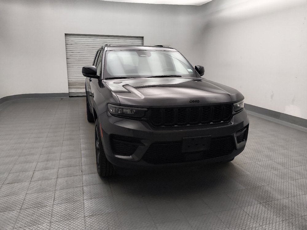 Used 2023 Jeep Grand Cherokee Altitude AWD/4WD image 14