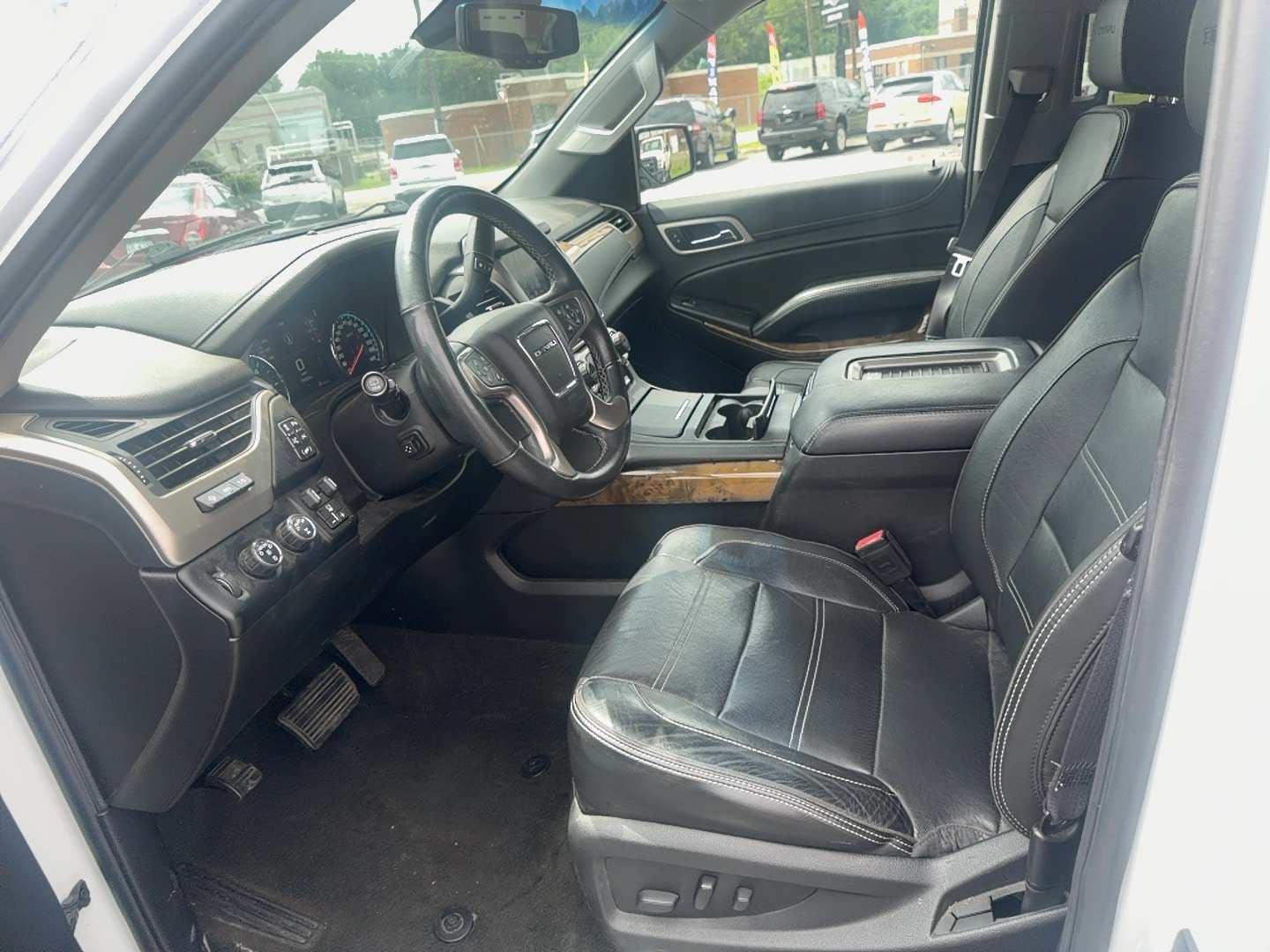 Used 2017 GMC Yukon XL Denali w/ Open Road Package AWD/4WD image 16