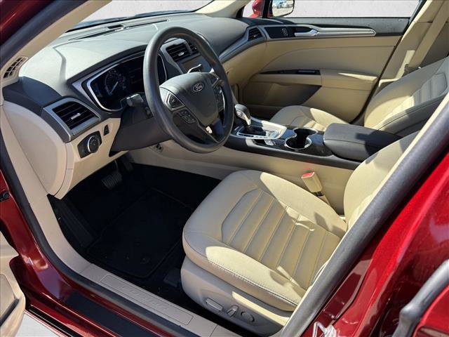Used 2014 Ford Fusion SE FWD image 9