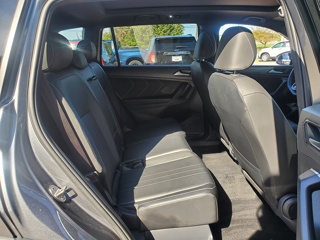Used 2022 Volkswagen Tiguan SE R-Line AWD/4WD image 18
