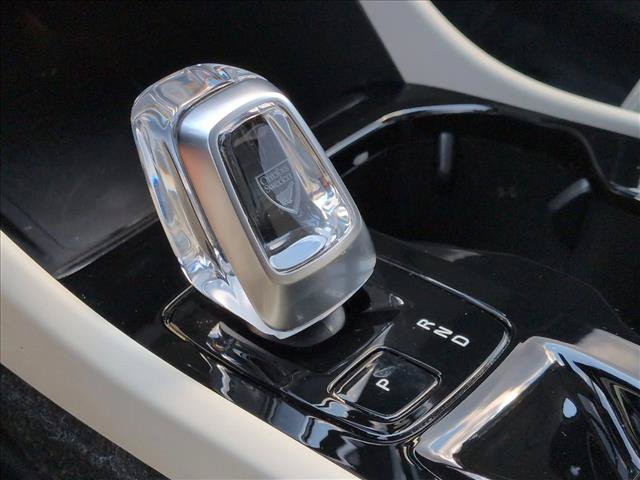 Used 2026 Volvo XC40 B5 Ultra w/ Climate Package AWD/4WD image 12