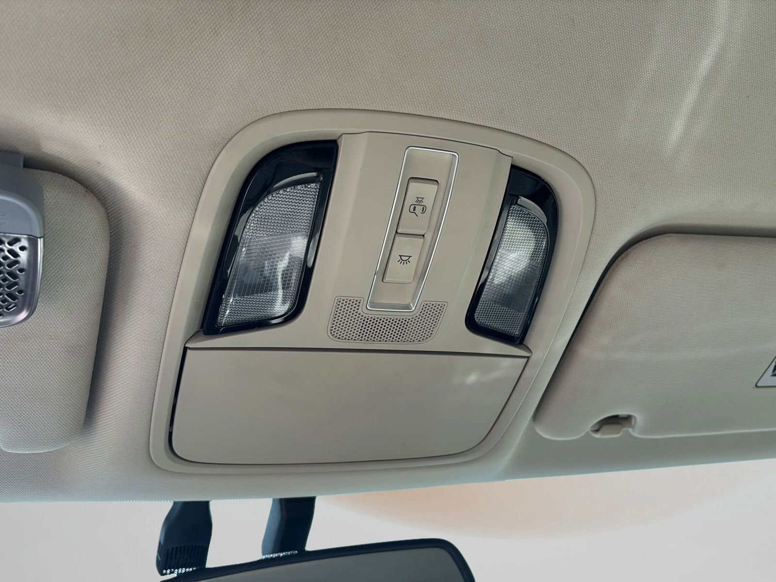 Used 2017 Kia Cadenza Premium FWD image 18