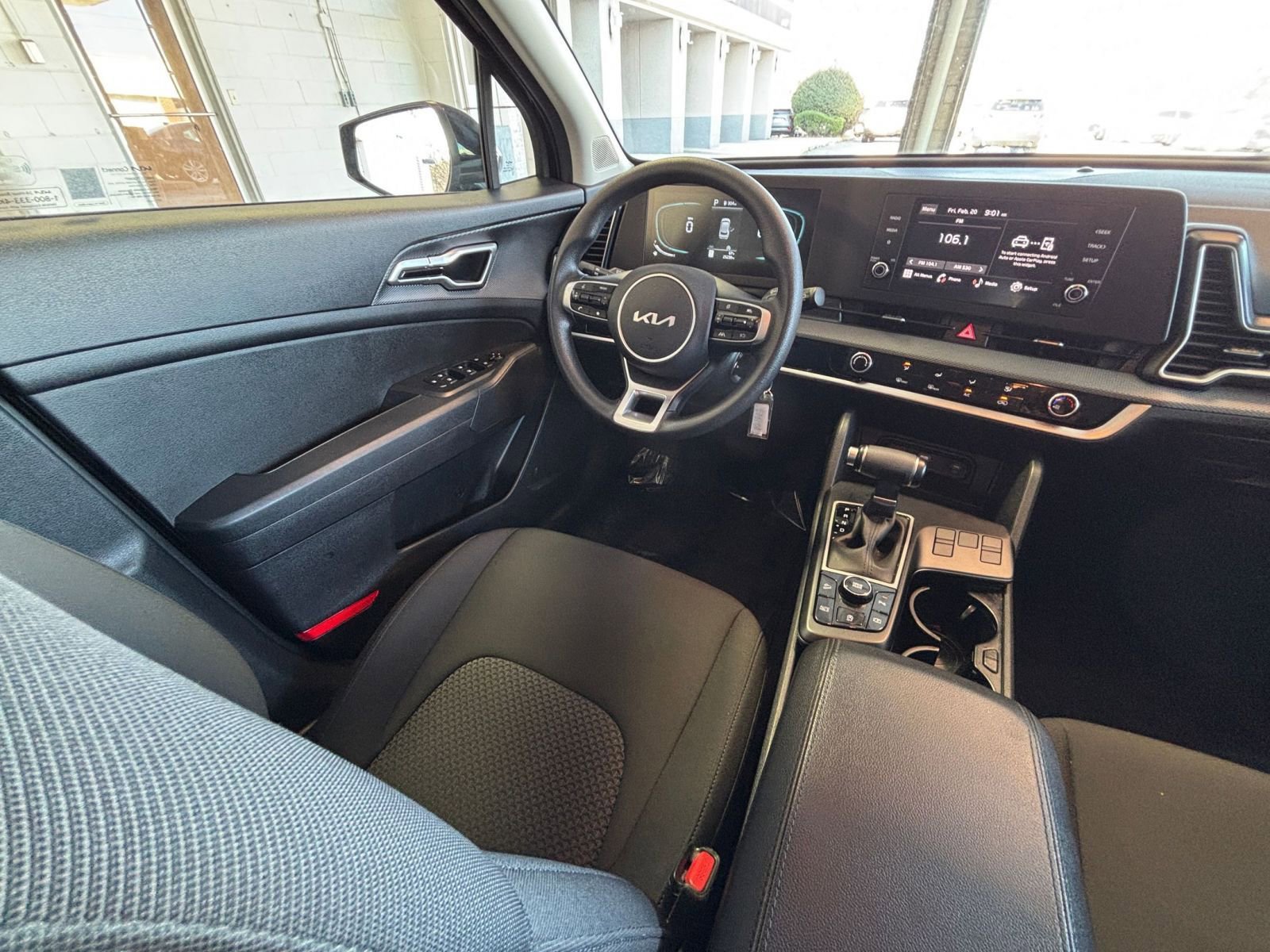 Used 2025 Kia Sportage LX image 38