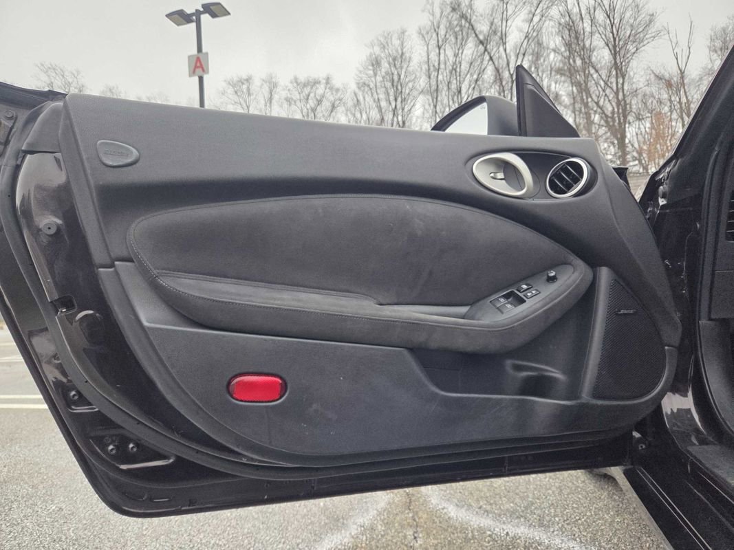 Used 2013 Nissan 370Z Touring w/ Sport Pkg RWD image 17