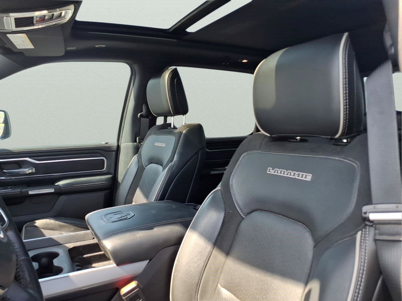 Used 2023 RAM 1500 Laramie AWD/4WD image 4