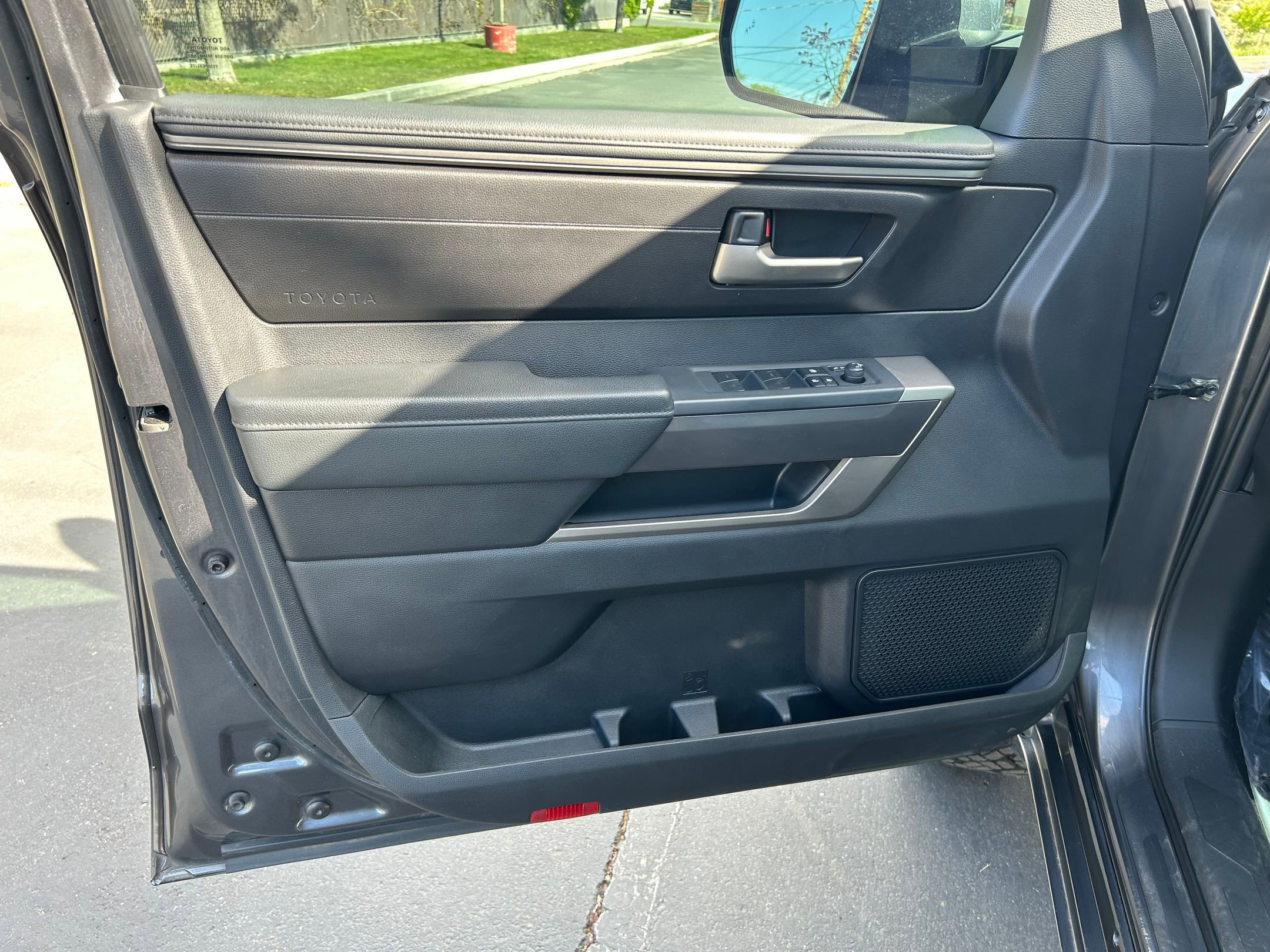 Used 2022 Toyota Tundra SR5 w/ Advanced Technology Package AWD/4WD image 10