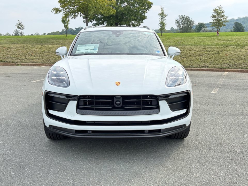 New 2026 Porsche Macan AWD/4WD image 10