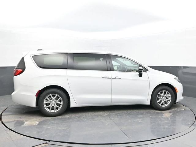 New 2026 Chrysler Voyager LX FWD image 6