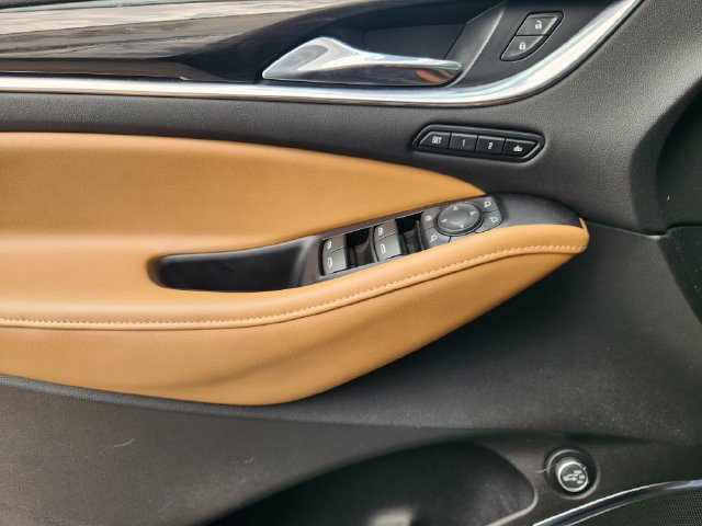 Used 2018 Buick Enclave Premium w/ Experience Buick Package FWD image 21