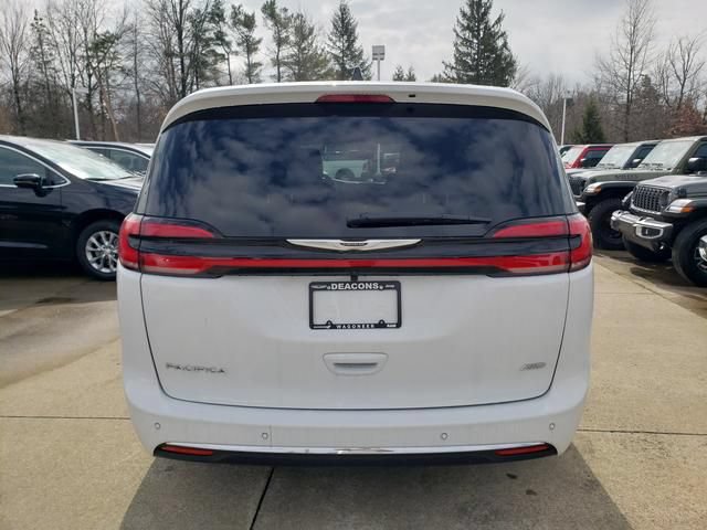New 2026 Chrysler Pacifica Select AWD/4WD image 5