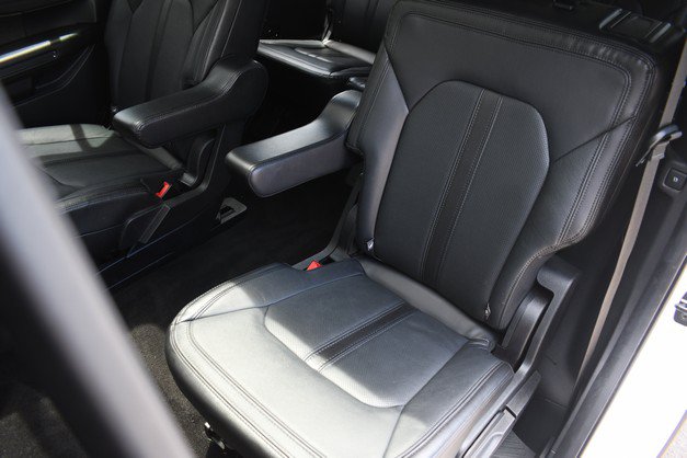 Used 2019 Ford Expedition Limited w/ Equipment Group 302A AWD/4WD image 23