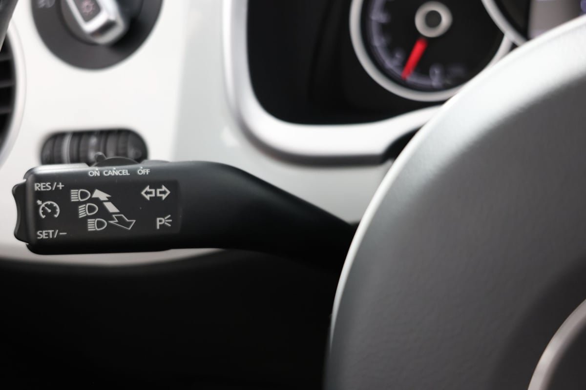 Used 2019 Volkswagen Beetle 2.0T SE FWD image 23