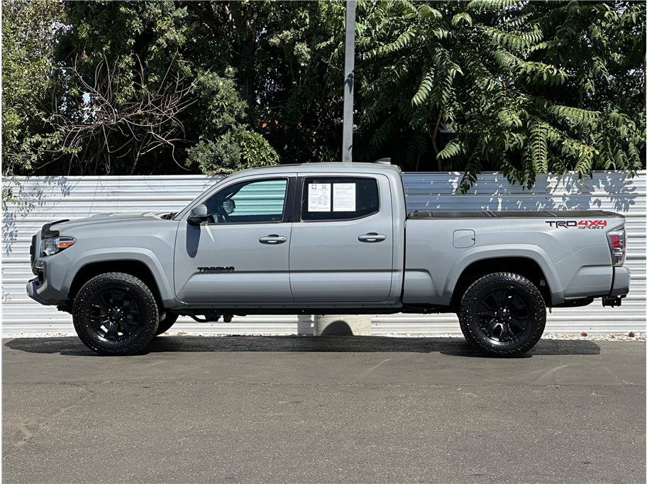 Used 2020 Toyota Tacoma TRD Sport w/ TRD Premium Sport Package AWD/4WD image 13