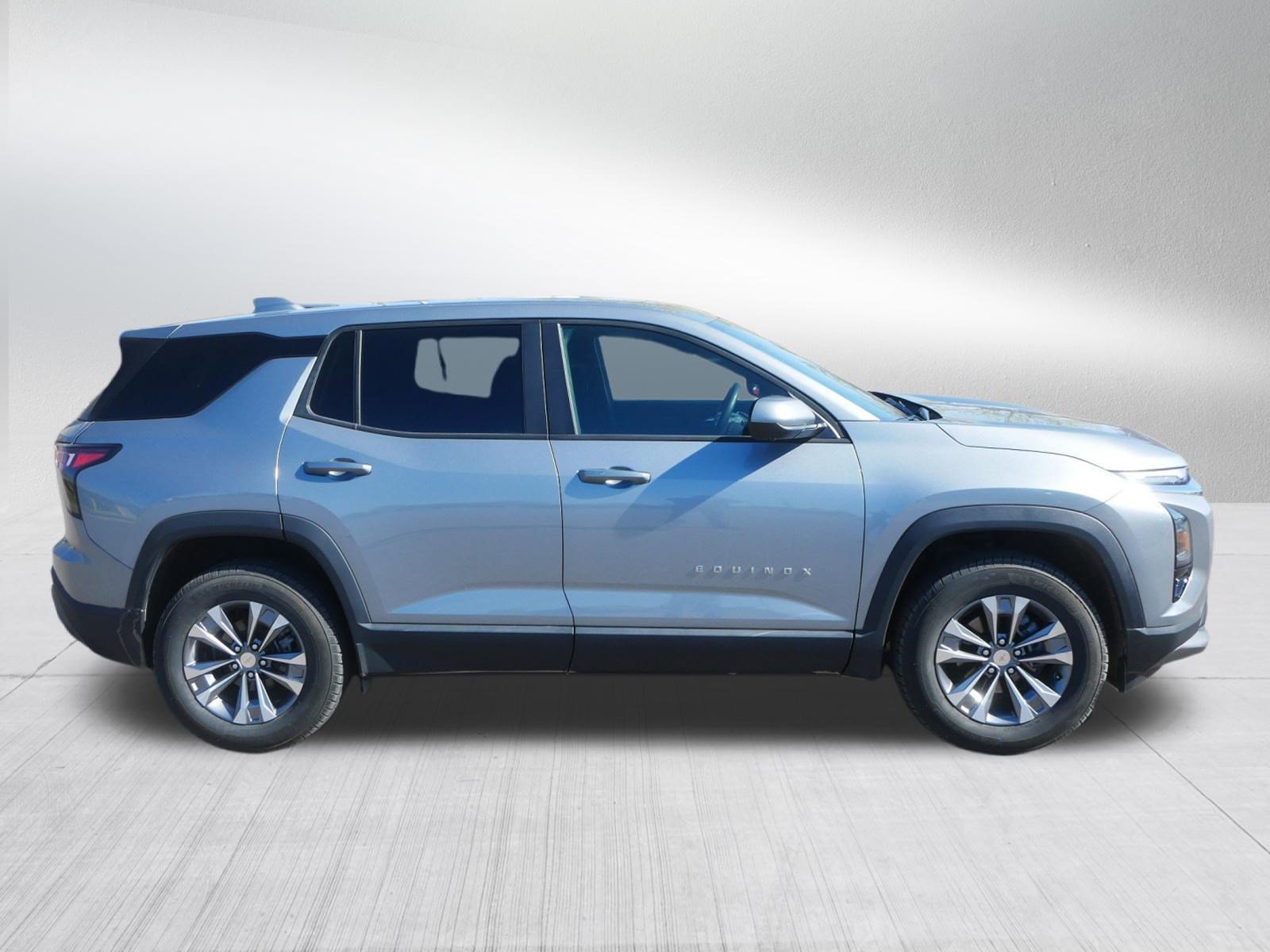 Used 2025 Chevrolet Equinox LT w/ Safety and Technology Package AWD/4WD image 8