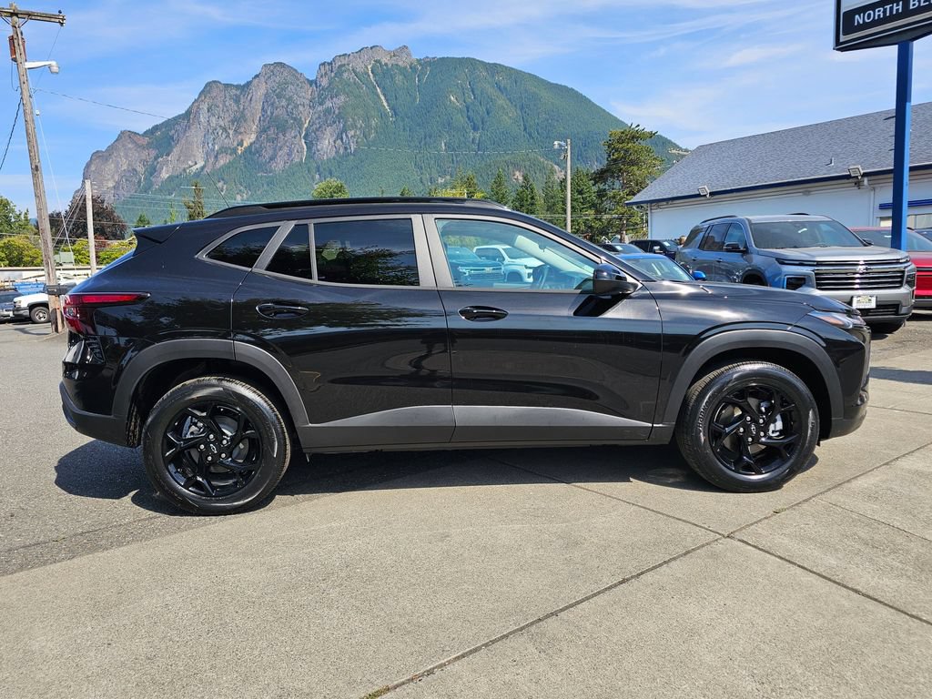 New 2026 Chevrolet Trax LT w/ Sunroof Package FWD image 4