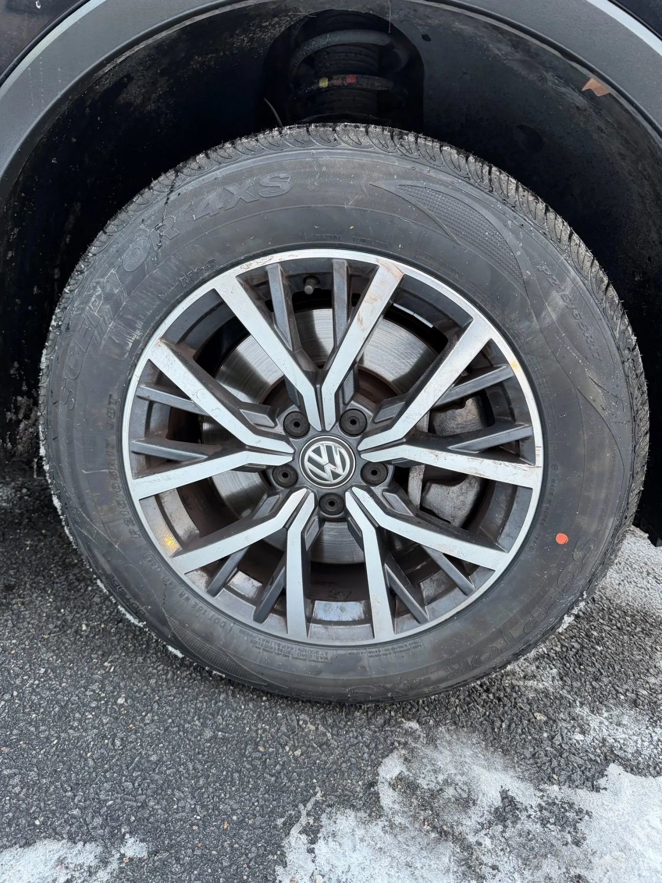 Used 2020 Volkswagen Tiguan S image 34