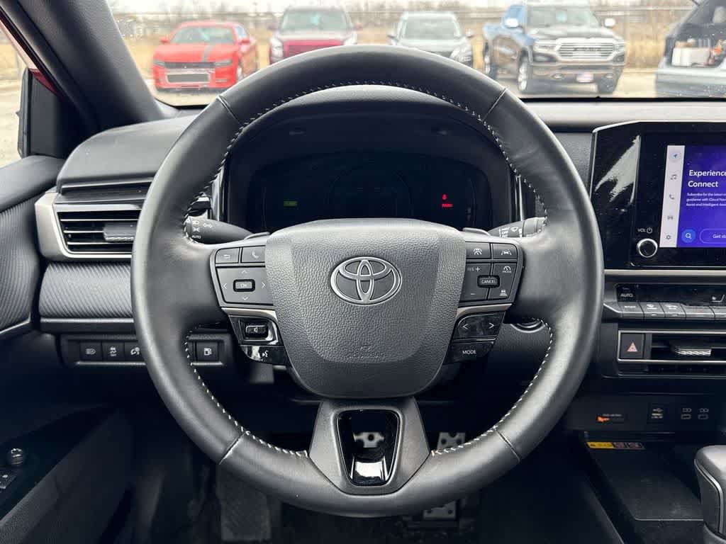 Used 2025 Toyota Camry SE FWD image 17