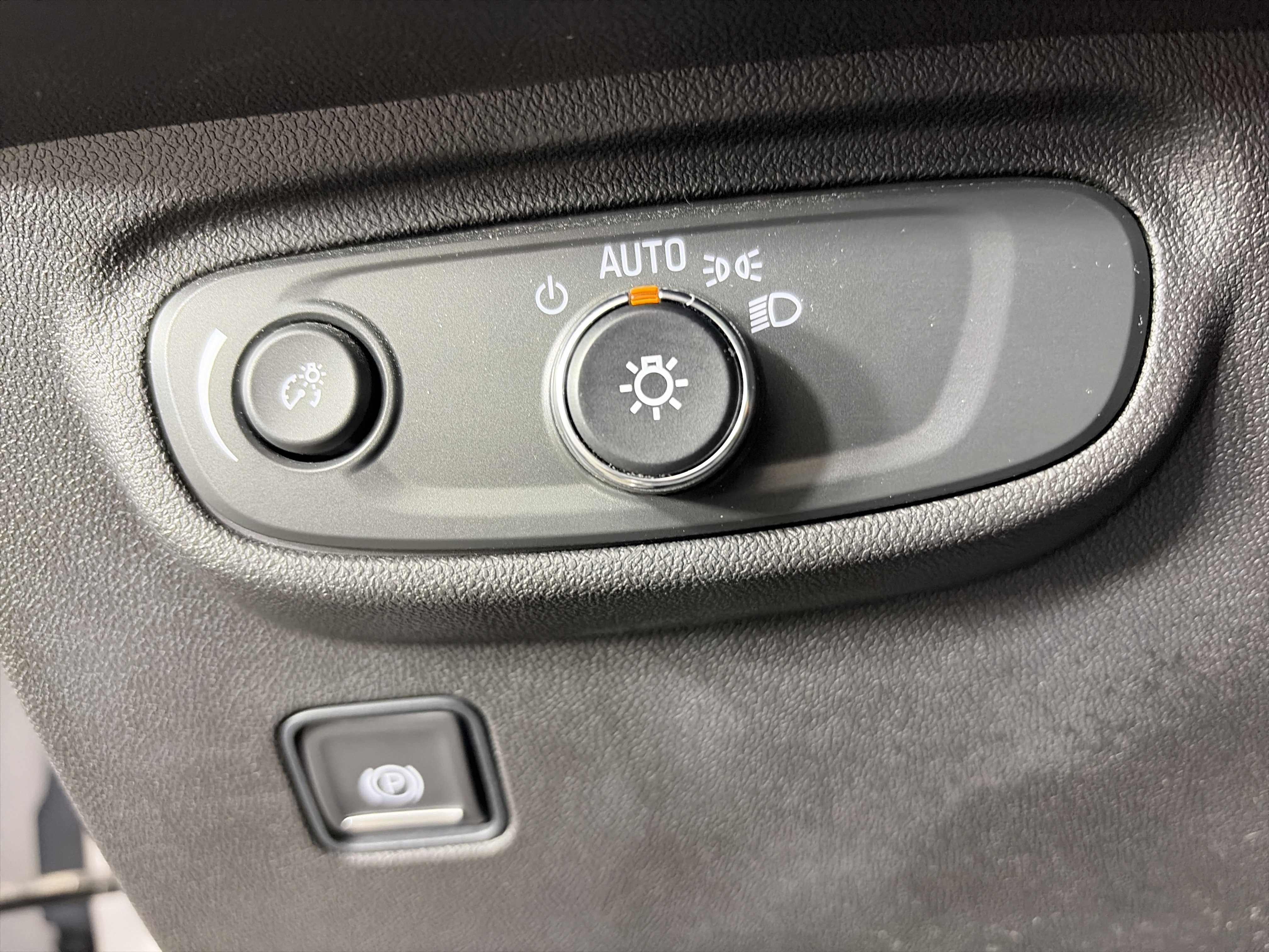 Used 2023 GMC Terrain SLE w/ Driver Convenience Package image 28