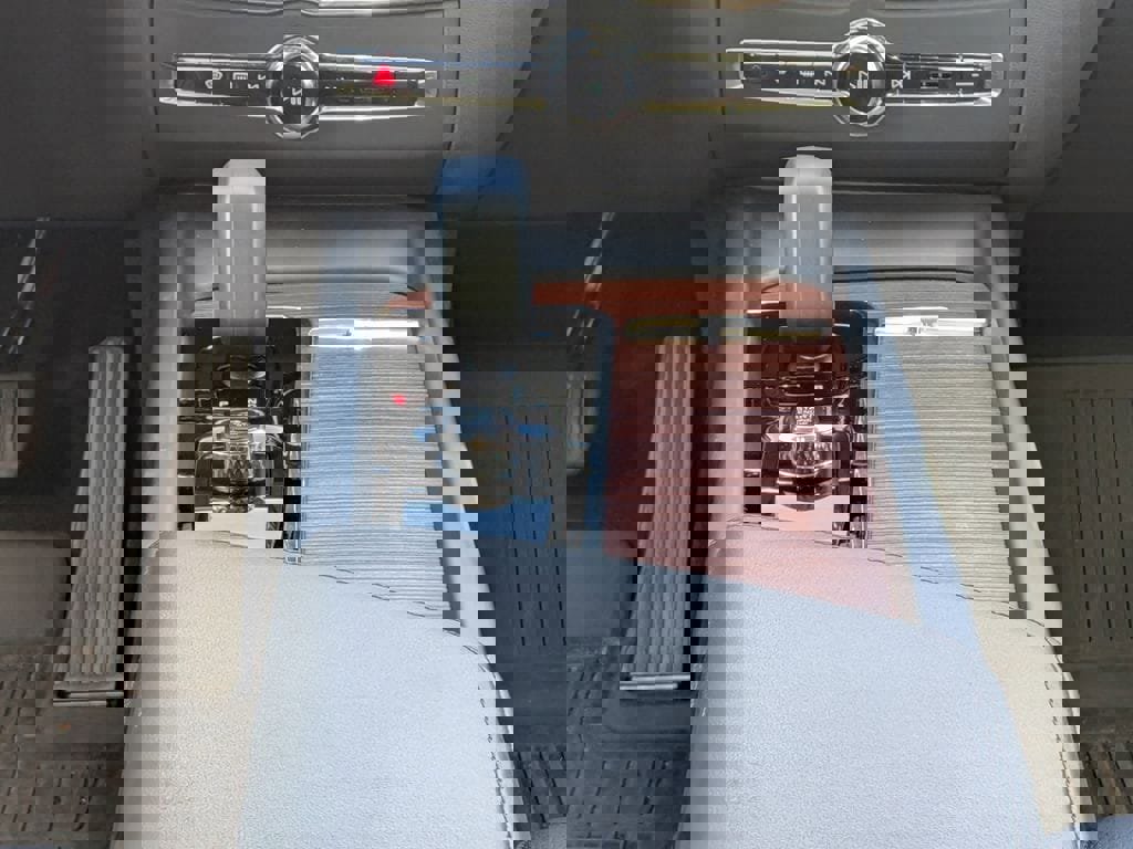 New 2024 Volvo XC60 T8 Plus w/ Protection Package Premier image 9