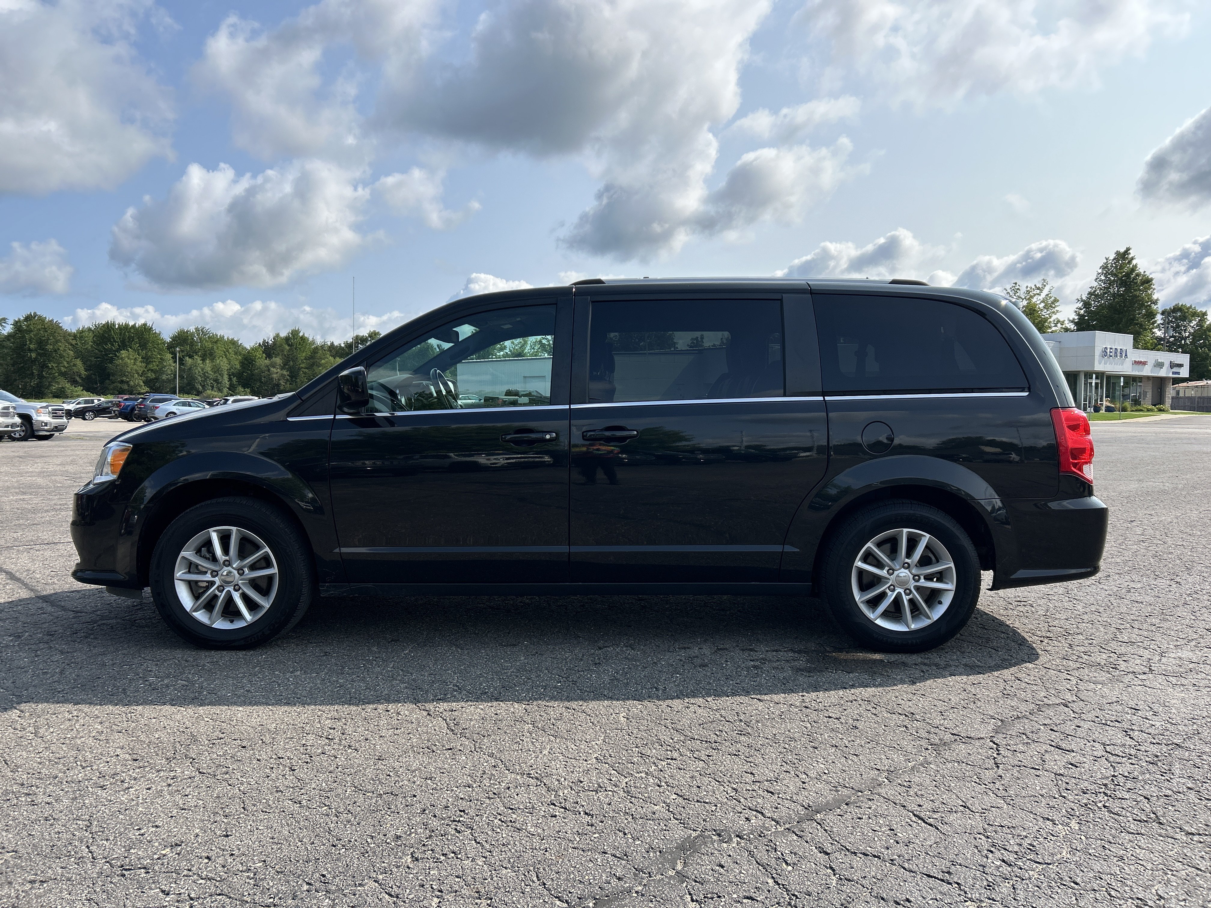 Used 2019 Dodge Grand Caravan SXT FWD image 6